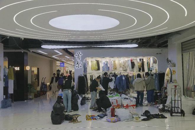 三駕馬車(chē)齊驅(qū)，即墨市場(chǎng)商貿(mào)業(yè)點(diǎn)燃轉(zhuǎn)型升級(jí)燎原之火——專(zhuān)訪(fǎng)即墨區(qū)市場(chǎng)建設(shè)服務(wù)中心黨組書(shū)記、主任王連玉